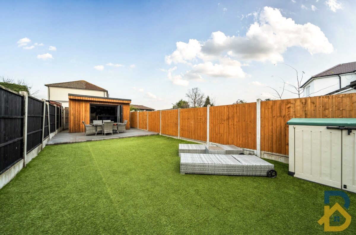 Laburnum Avenue, Hornchurch, RM12