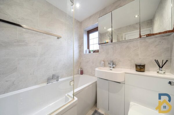 Laburnum Avenue, Hornchurch, RM12