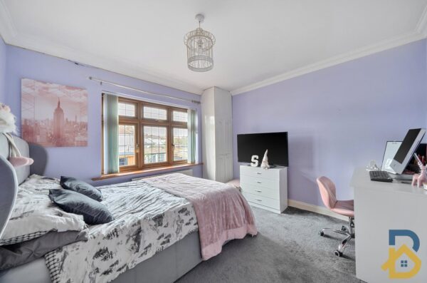 Laburnum Avenue, Hornchurch, RM12