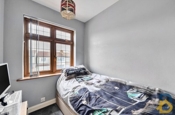 Laburnum Avenue, Hornchurch, RM12