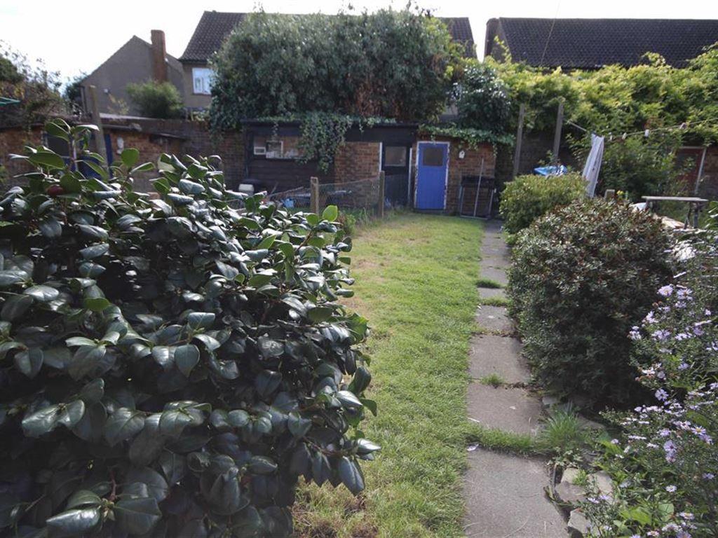 Station Road, Gidea Park, RM2