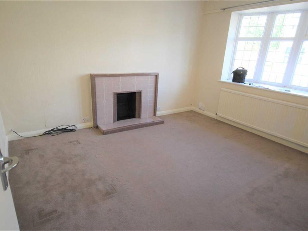 Station Road, Gidea Park, RM2