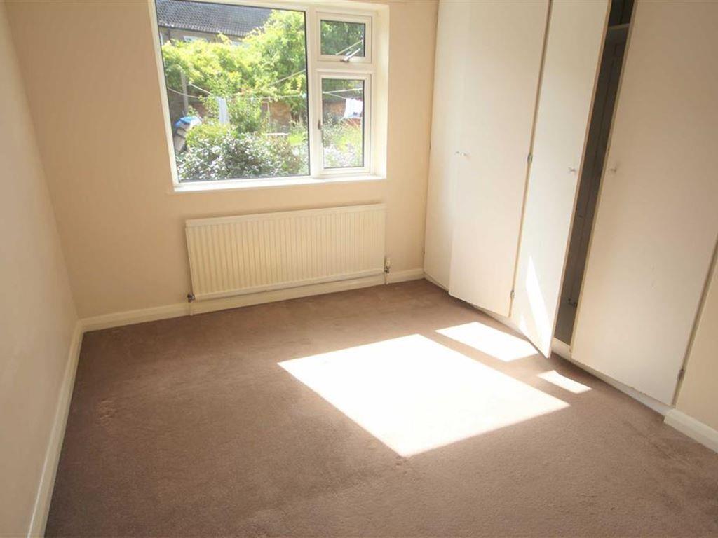 Station Road, Gidea Park, RM2