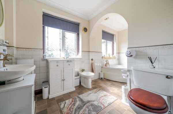 Wayside Avenue, Hornchurch, RM12