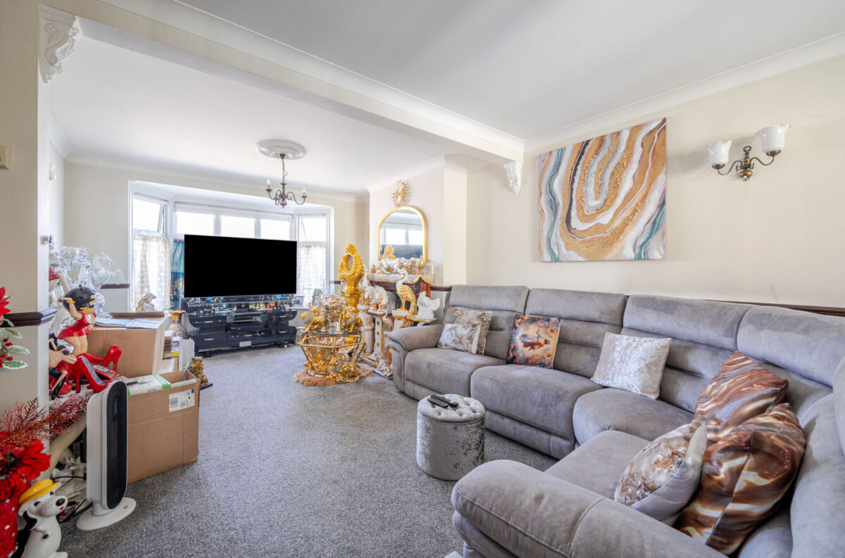 Wayside Avenue, Hornchurch, RM12