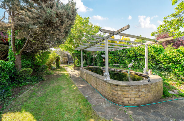 Wayside Avenue, Hornchurch, RM12