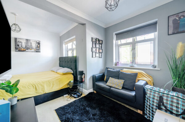 Wayside Avenue, Hornchurch, RM12