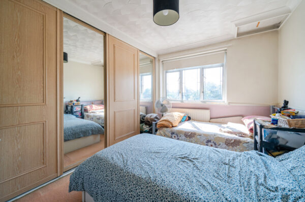 Wayside Avenue, Hornchurch, RM12