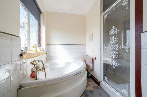 Wayside Avenue, Hornchurch, RM12