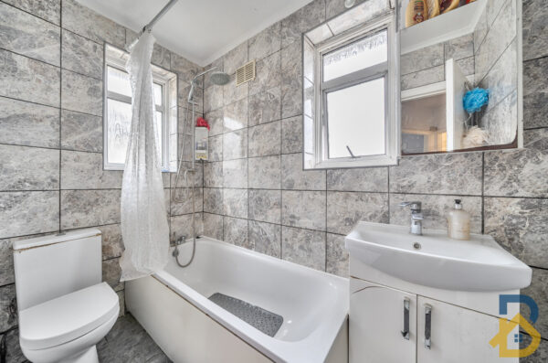 Lancaster Drive, Hornchurch, RM12