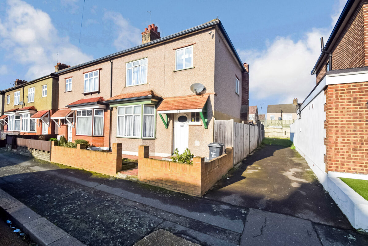 Cambeys Road, Dagenham, RM10