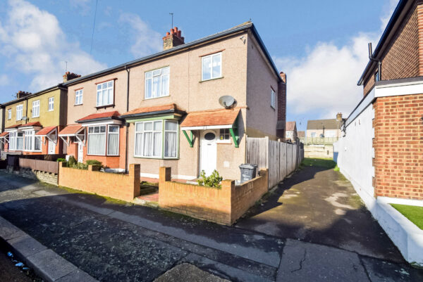 Cambeys Road, Dagenham, RM10