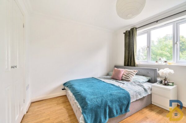 St. Mark's Place, Rivington Court, RM10