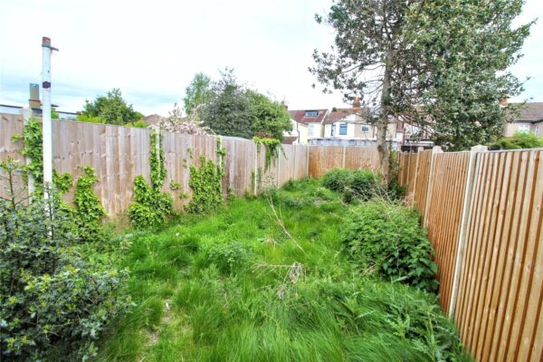 Douglas Road, Hornchurch, RM11