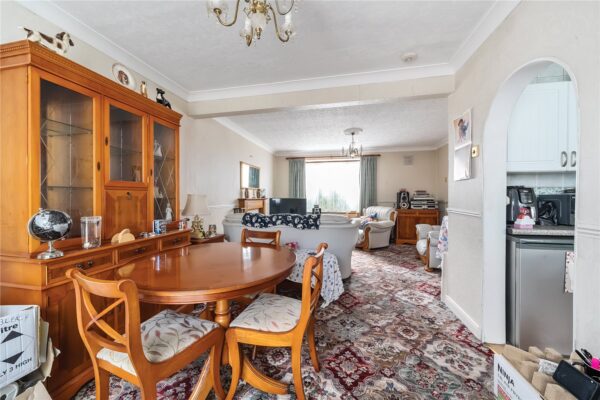 Listowel Road, Dagenham, RM10