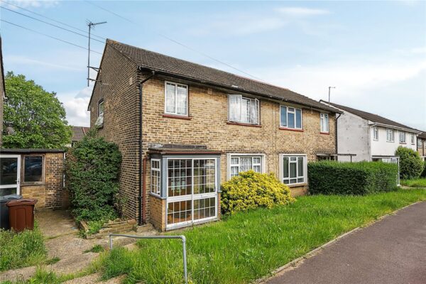 Listowel Road, Dagenham, RM10