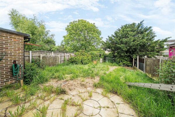 Listowel Road, Dagenham, RM10