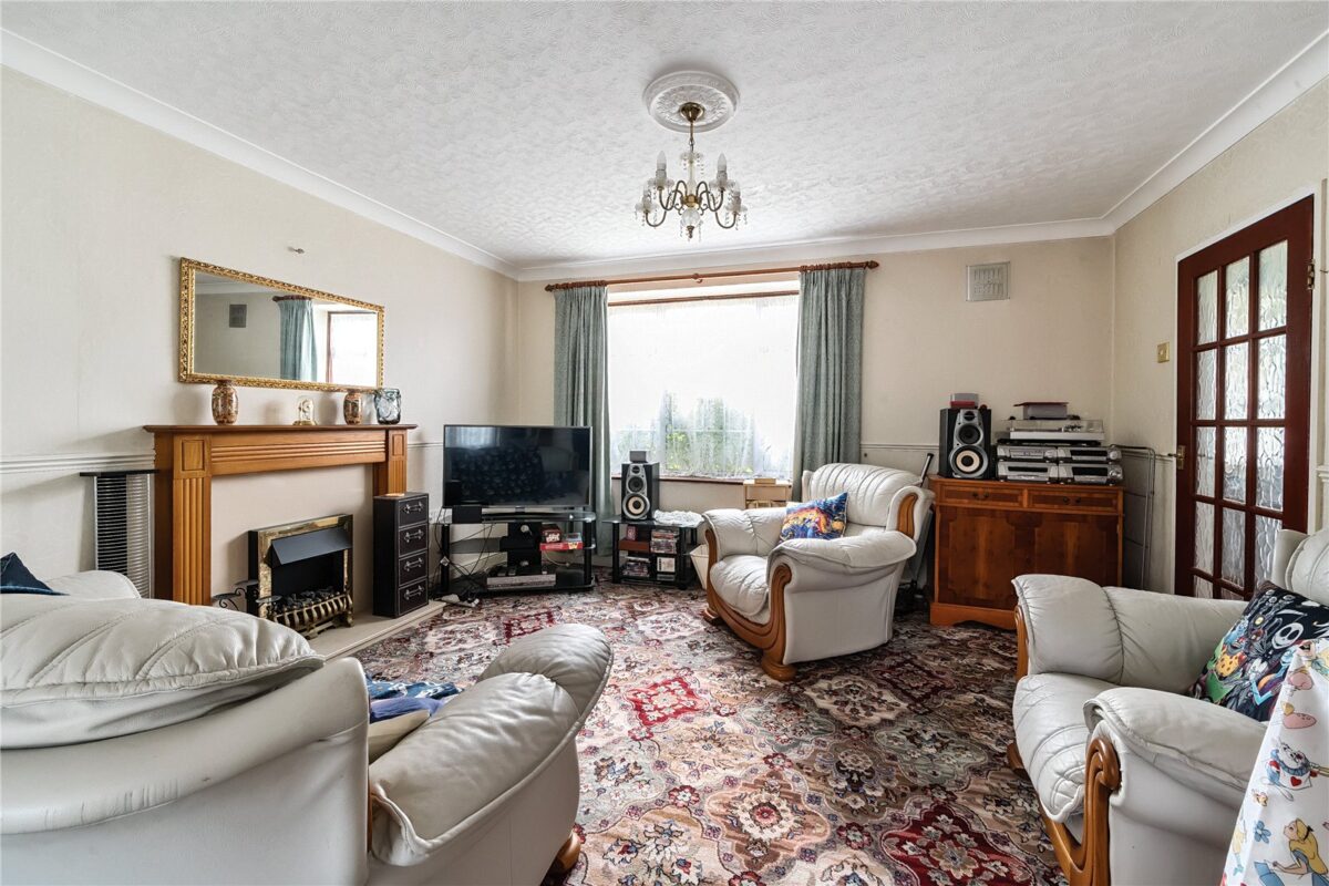 Listowel Road, Dagenham, RM10