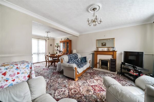 Listowel Road, Dagenham, RM10