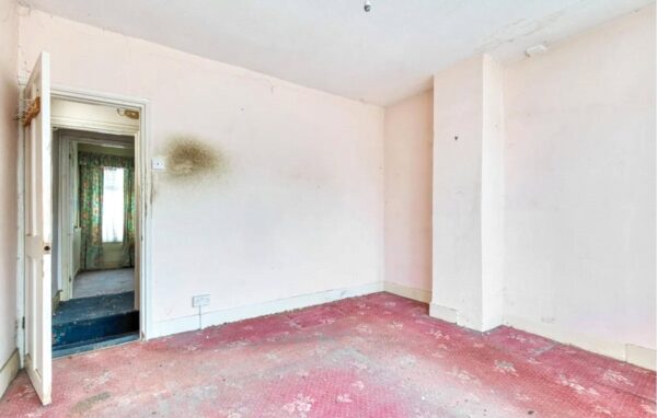 Douglas Road, Hornchurch, RM11