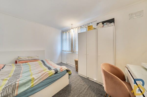 Lancaster Drive, Hornchurch, RM12