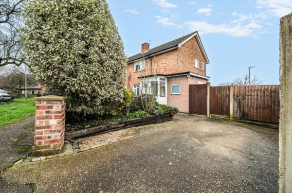 Greenfields, Loughton, IG10