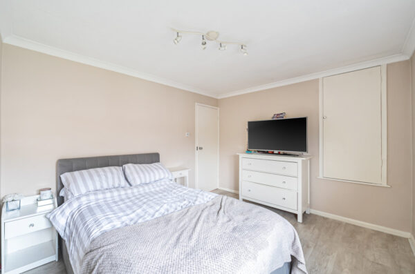 Greenfields, Loughton, IG10