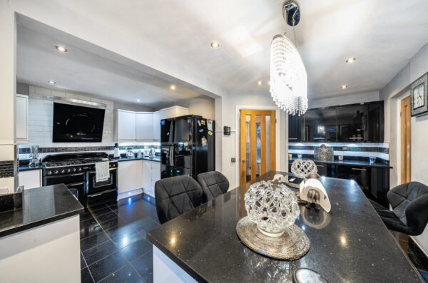 Shaw Close, Hornchurch, RM11