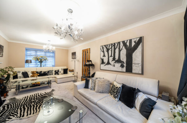 Shaw Close, Hornchurch, RM11