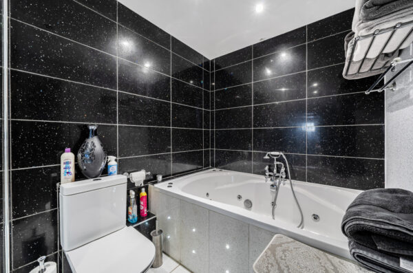 Shaw Close, Hornchurch, RM11