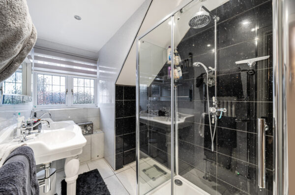 Shaw Close, Hornchurch, RM11