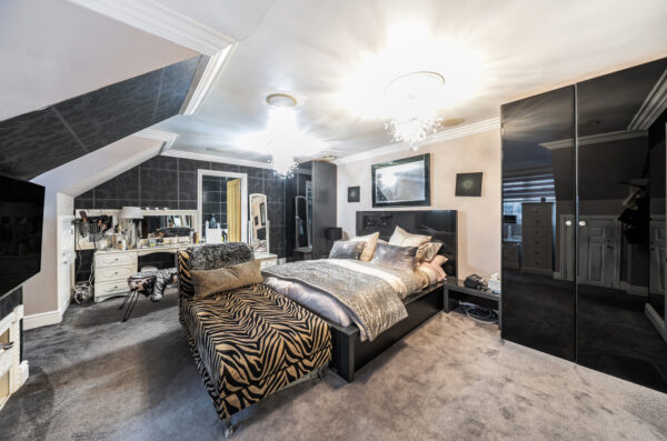 Shaw Close, Hornchurch, RM11