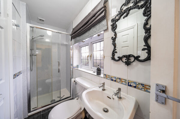 Shaw Close, Hornchurch, RM11