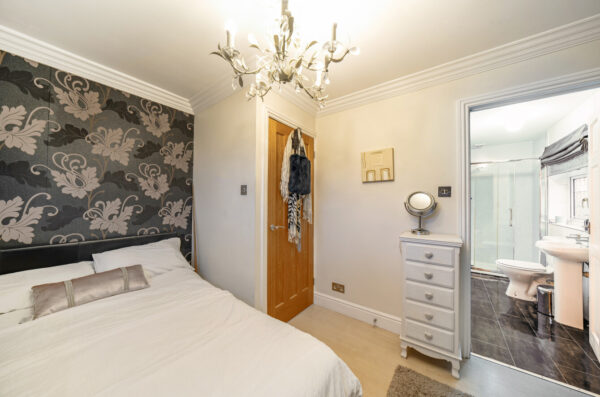 Shaw Close, Hornchurch, RM11