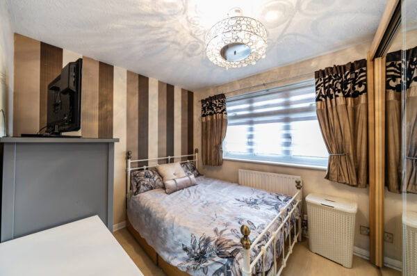 Shaw Close, Hornchurch, RM11