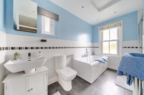 Devonshire Road, Hornchurch, RM12