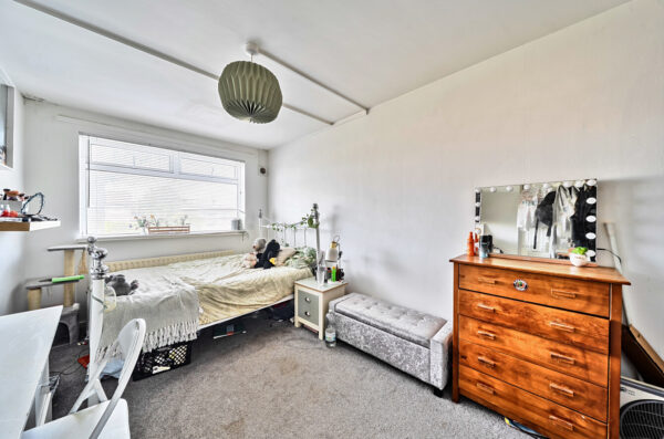 Trowbridge Road, Romford, RM3