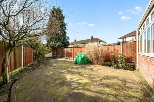 Crescent Road, Dagenham, RM10