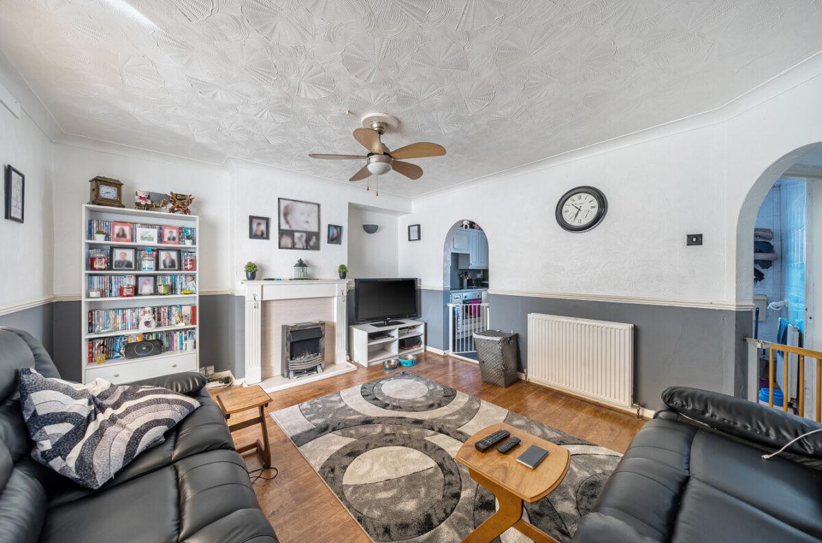 Crescent Road, Dagenham, RM10