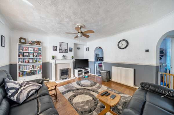 Crescent Road, Dagenham, RM10