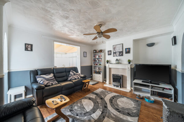 Crescent Road, Dagenham, RM10