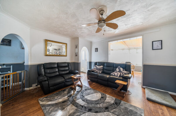 Crescent Road, Dagenham, RM10