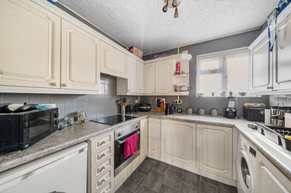 Crescent Road, Dagenham, RM10