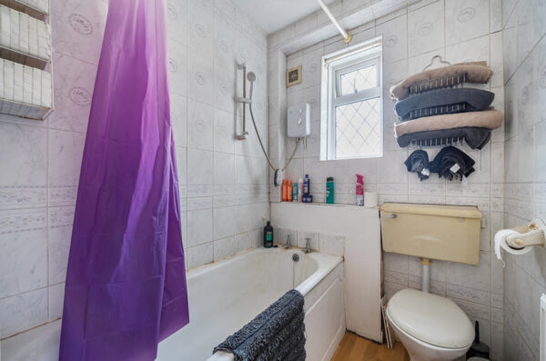 Crescent Road, Dagenham, RM10