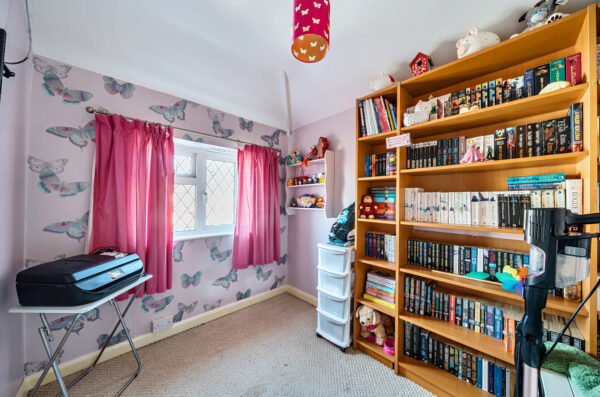 Crescent Road, Dagenham, RM10