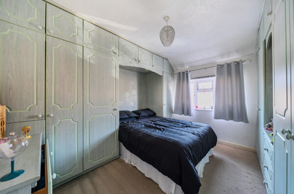 Crescent Road, Dagenham, RM10