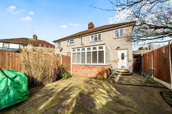 Crescent Road, Dagenham, RM10