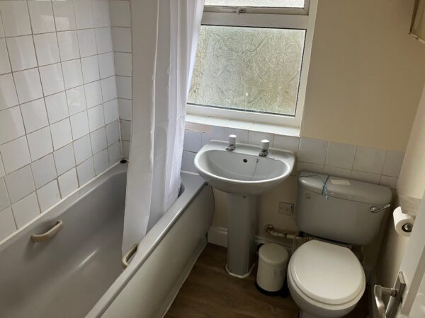 South End Road, Hornchurch, RM12