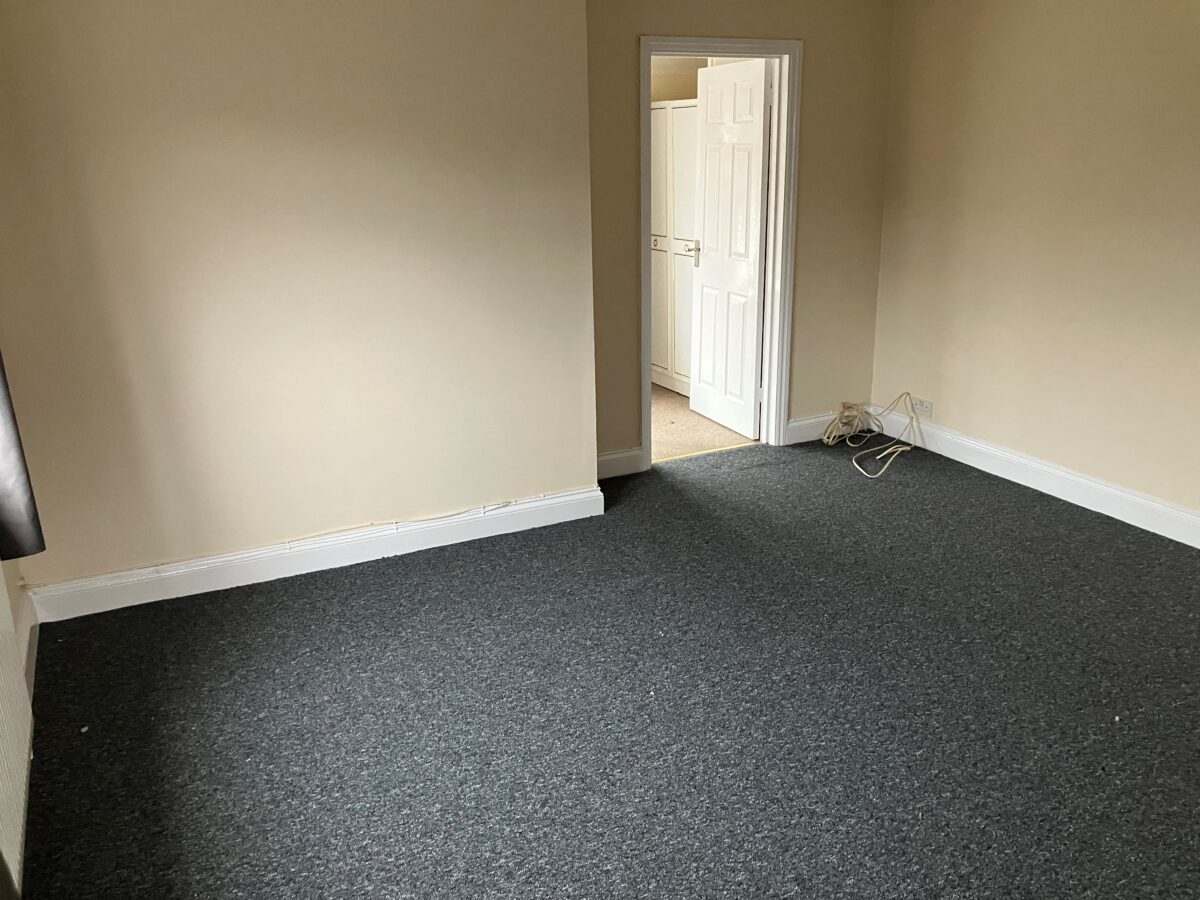 South End Road, Hornchurch, RM12