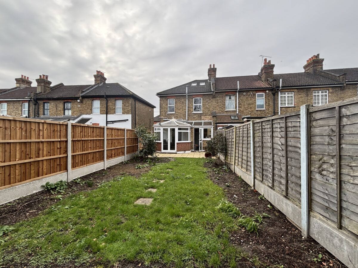 St. Lawrence Road, Upminster, RM14